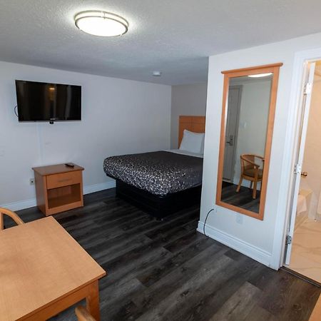 Borden Inn&Suites Angus Exterior foto