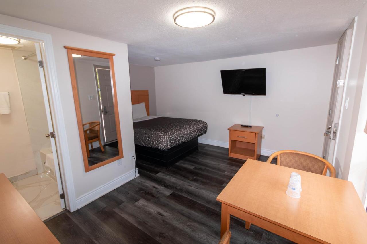 Borden Inn&Suites Angus Exterior foto